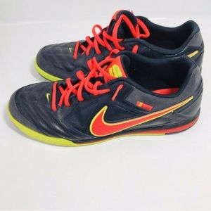 Nike Gatos 5